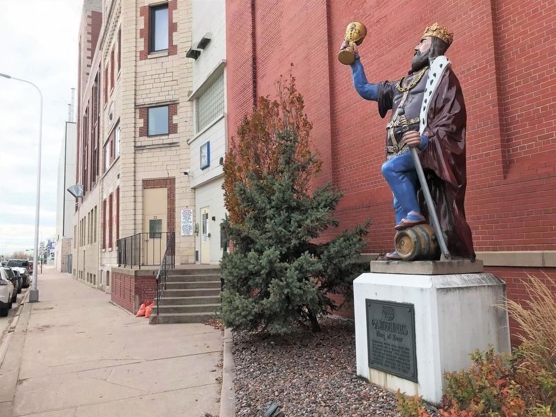 Gambrinus Marker & Statue, from the north. Click for full size. Gambrinus Marker & Statue, from the north image. Click for full size.