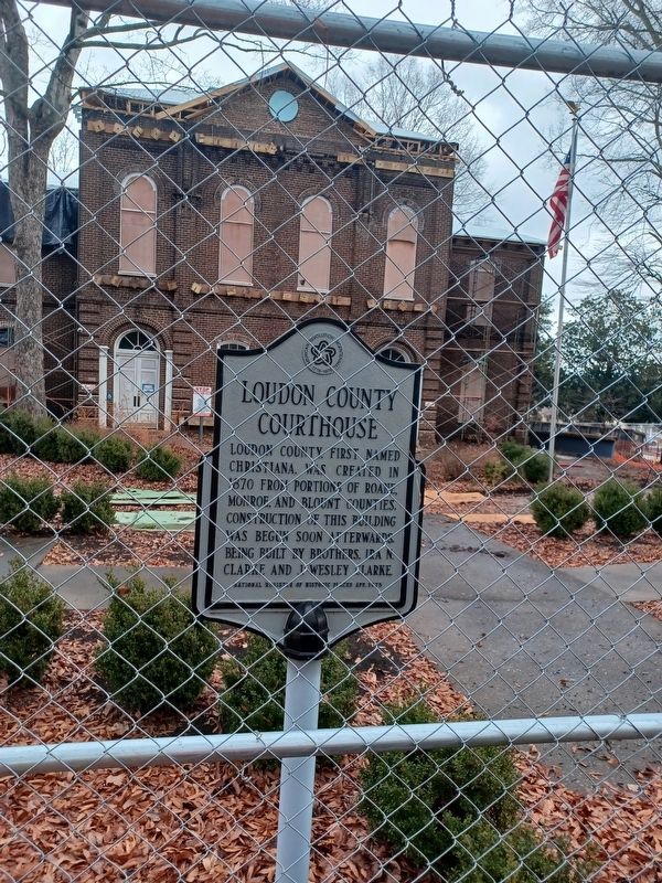 Loudon County Courthouse Marker. Click for full size. Loudon County Courthouse Marker image. Click for full size.