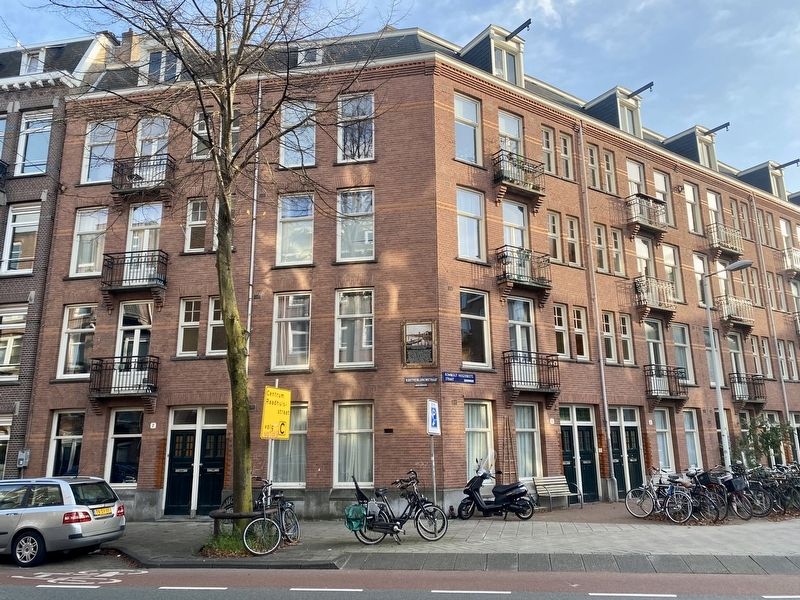 De Kostverlorenvaart Marker - wide view image. Click for full size.