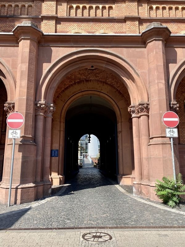 Gutleutkaserne / Gutleut Barracks Marker - wide view image. Click for full size.
