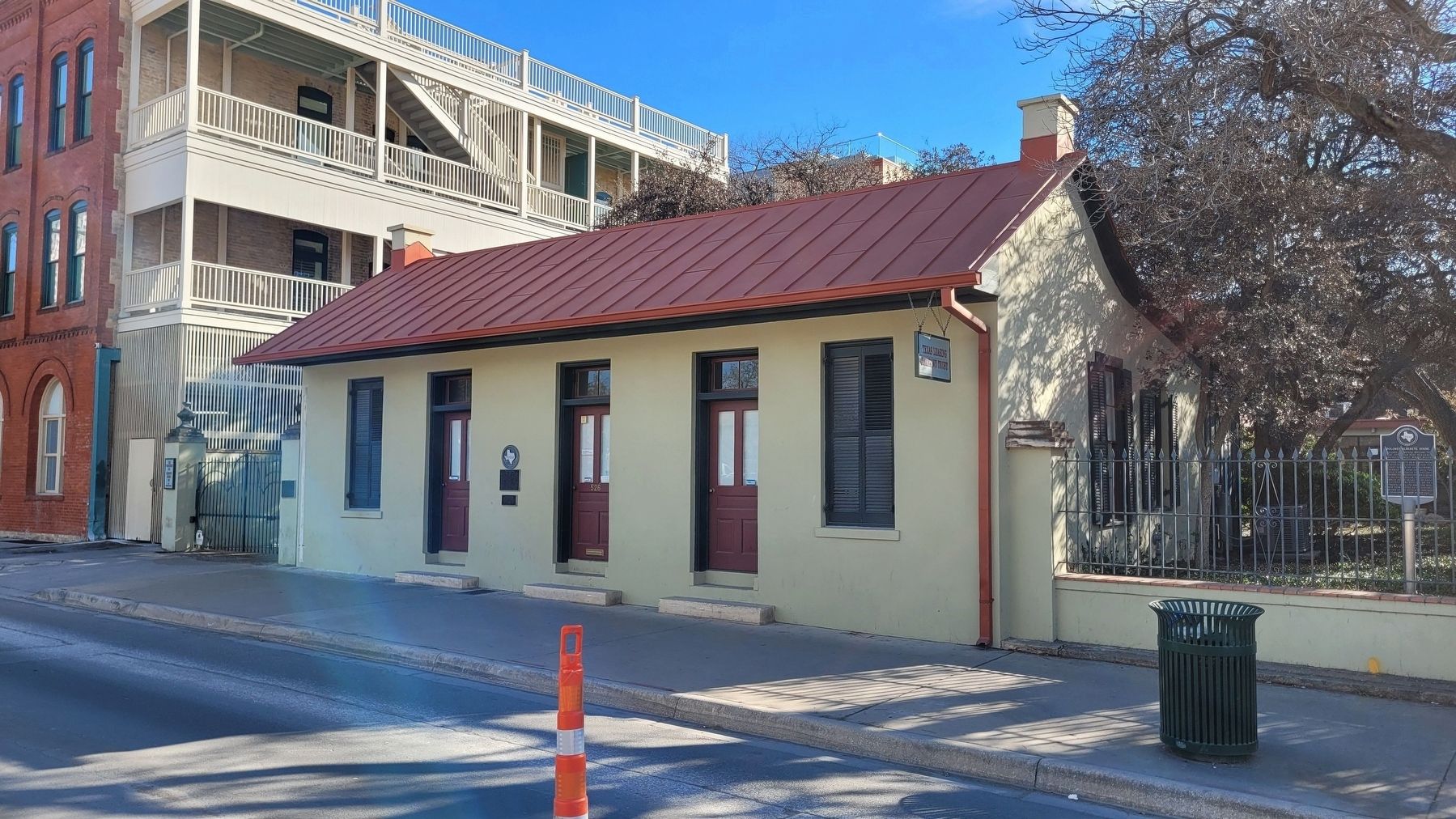 The Caile House and Marker (between the front doors) image. Click for full size.
