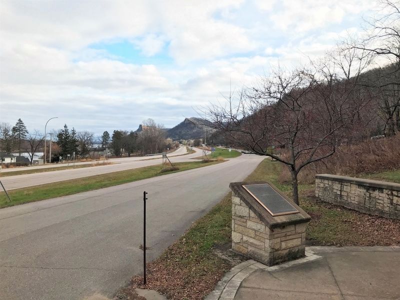 Great River Bluffs Marker, from the north. Click for full size. Great River Bluffs Marker, from the north image. Click for full size.