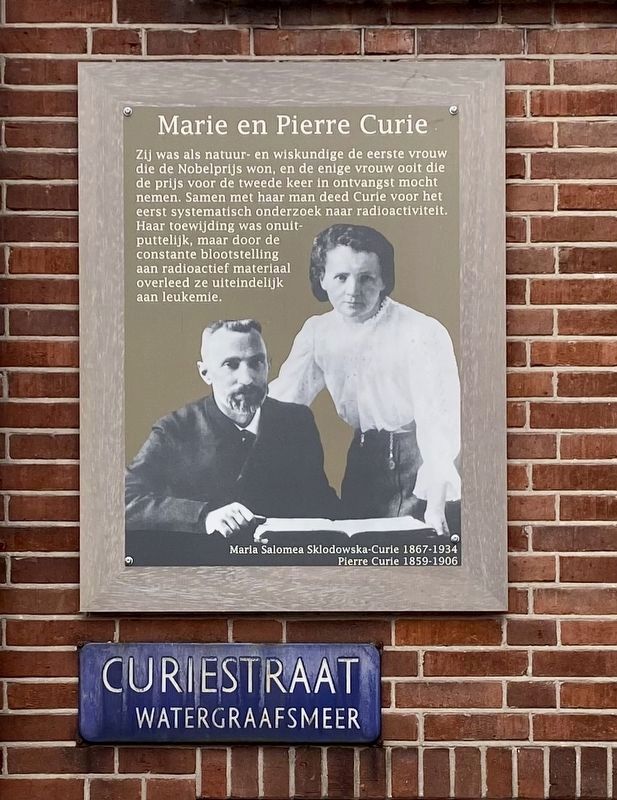 Marie en Pierre Curie Marker. Click for full size. Marie en Pierre Curie Marker image. Click for full size.