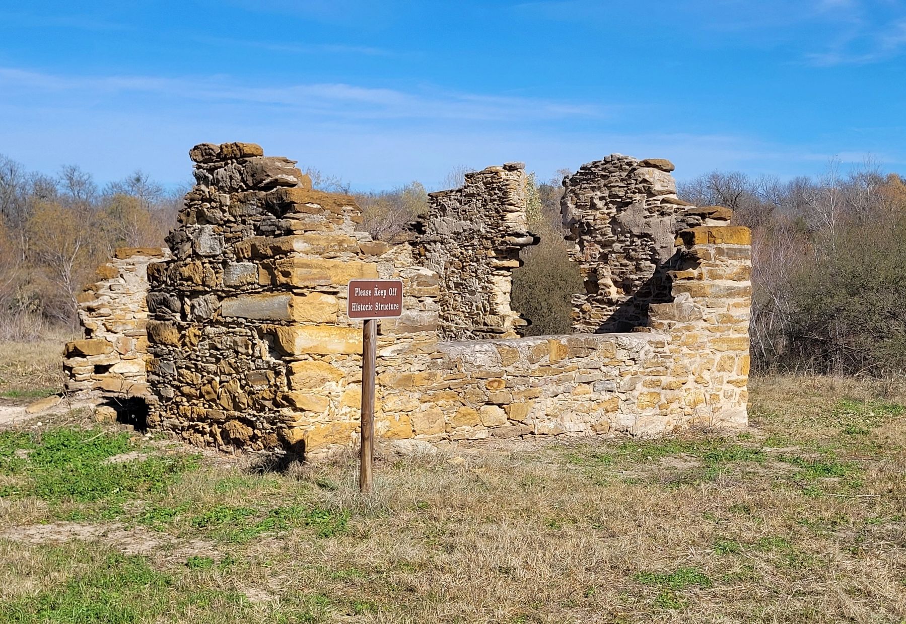 Closeup of the last ruins in Berg�s Mill image. Click for full size.