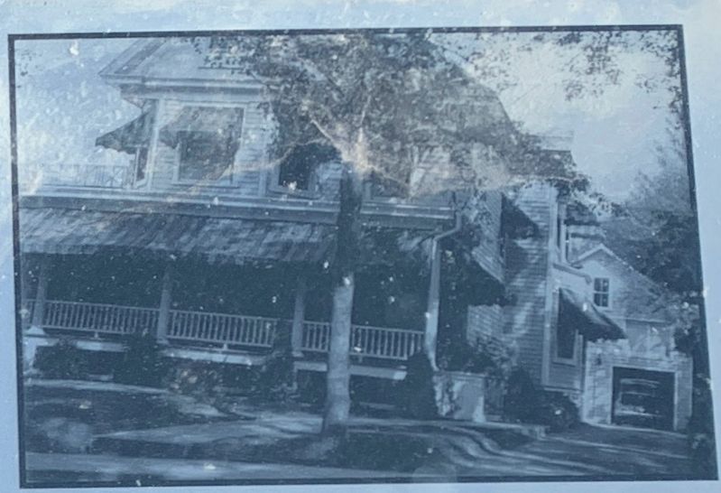 Queen Anne Style House. Click for full size. Queen Anne Style House image. Click for full size.