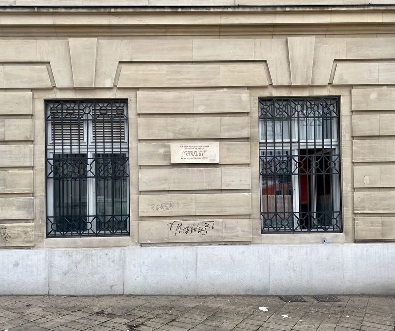 Johann und Josef Strauss Marker - wide view image. Click for full size.