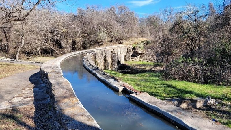 The Acequia running over the aqueduct image. Click for full size.