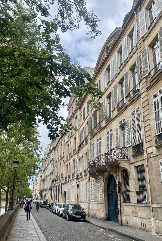 Camille Claudel Marker - wider view, looking east on Quai de Bourbon. Click for full size. Camille Claudel Marker - wider view, looking east on Quai de Bourbon image. Click for full size.