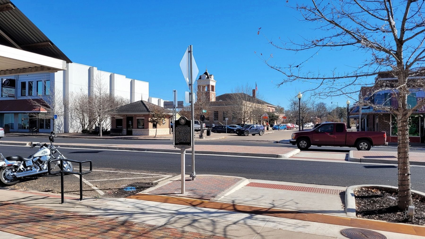 The view of Washington Avenue and Marker. Click for full size. The view of Washington Avenue and Marker image. Click for full size.