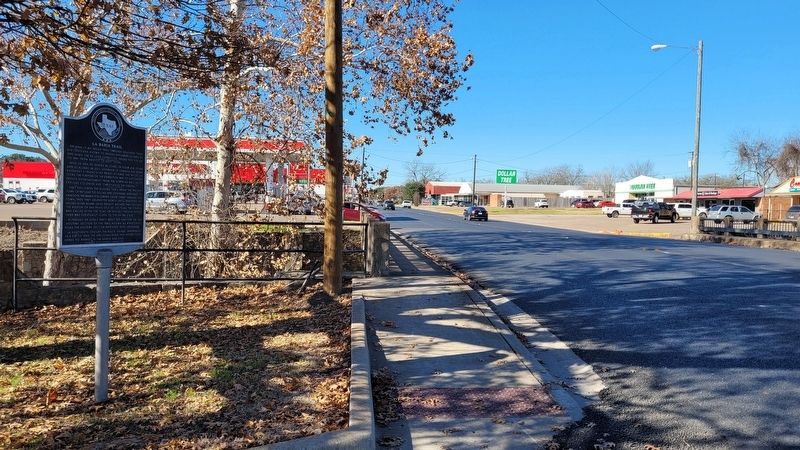 The La Bahia Trail Marker along the street image. Click for full size.