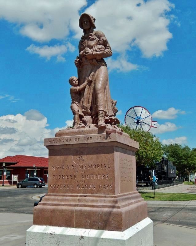Madonna of the Trail Statue image. Click for full size.