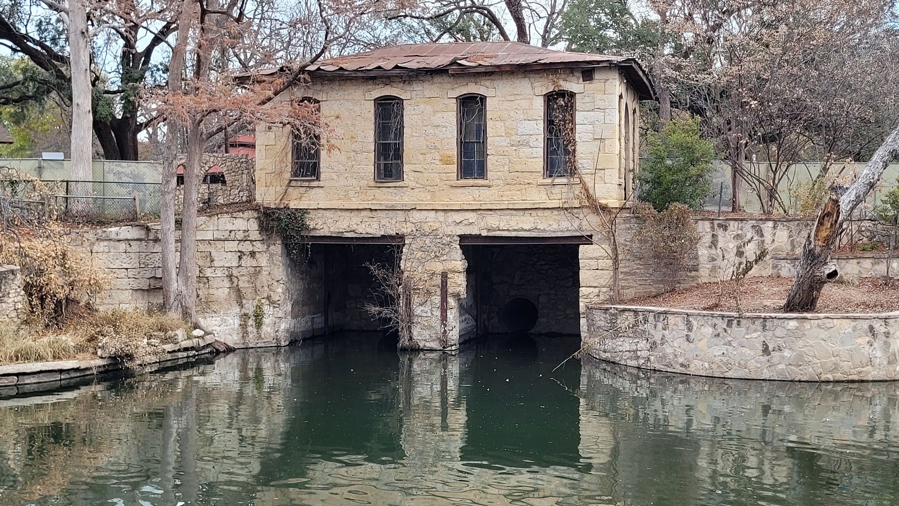 The view of the Upper Pump House from the San Antonio River image. Click for full size.