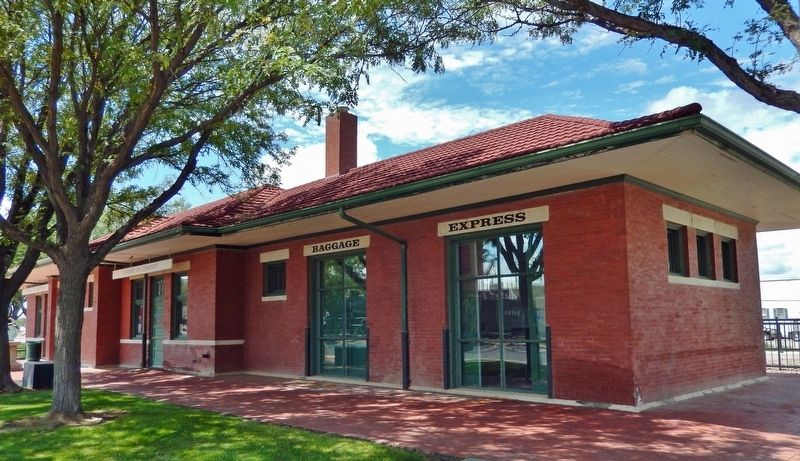 Lamar Railroad Depot (<i>southeast elevation</i>) image. Click for full size.
