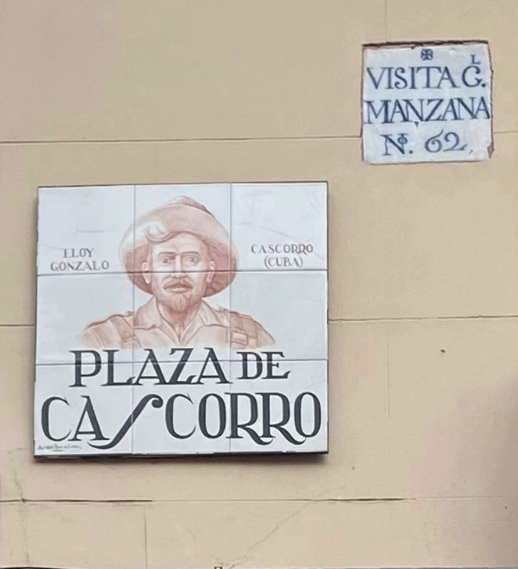 Plaza de Cascoy street sign depicting Eloy Gonzalo image. Click for full size.