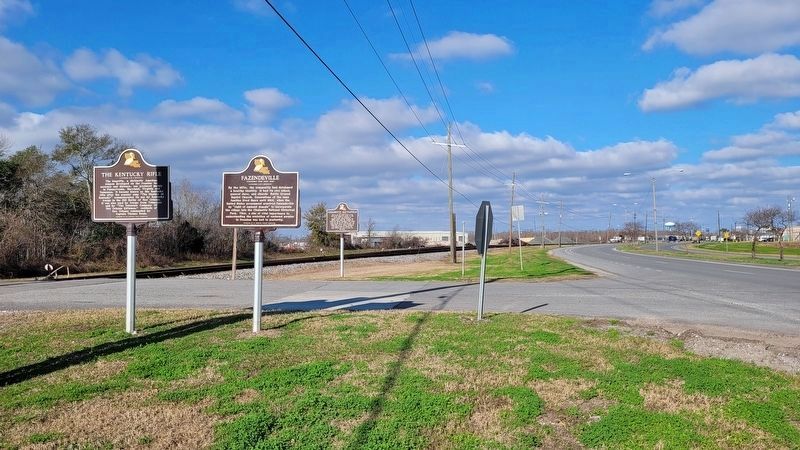 The Kentucky Rifle Marker on the left with other markers on the highway image. Click for full size.