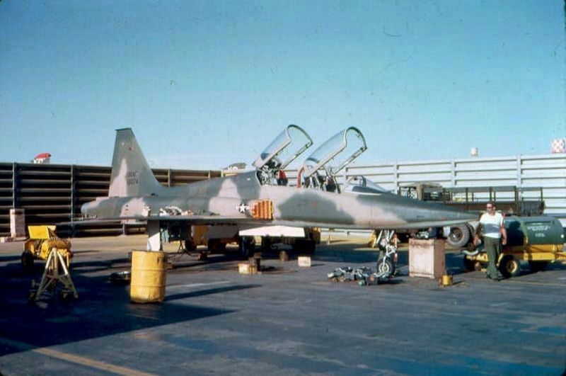 F-5B at Bien Hoa AB image. Click for full size.