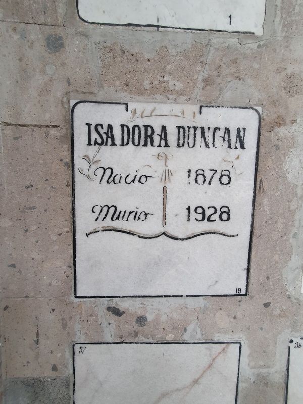 Isadora Duncan Tombstone Inscription image. Click for full size.