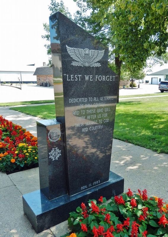 "Lest We Forget" Marker (<i>west side</i>) image. Click for full size.