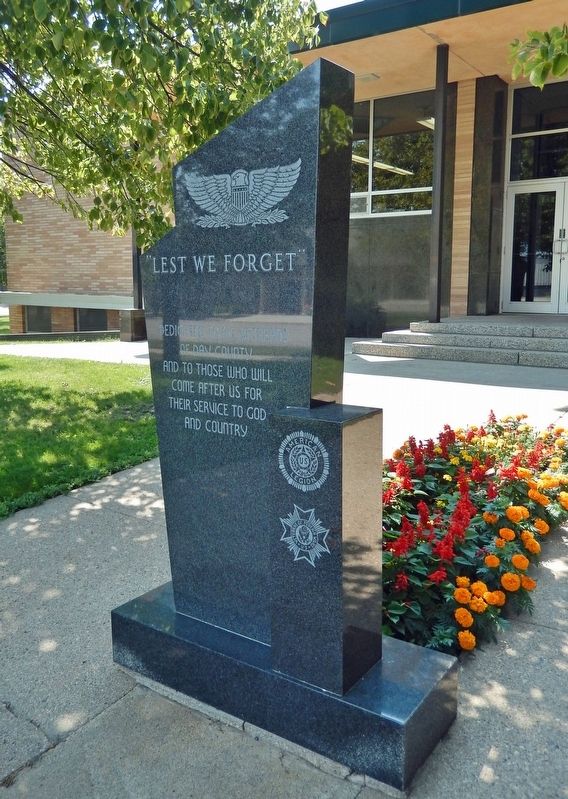 "Lest We Forget" Marker (<i>east side</i>) image. Click for full size.