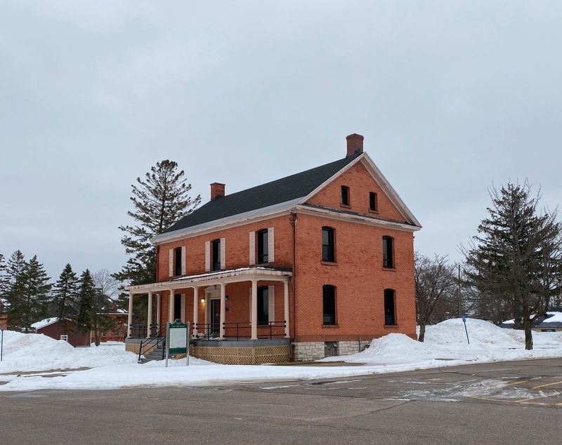 Brown Hall image. Click for full size.