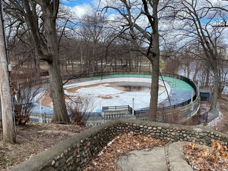 Moores Park Pool image. Click for full size.