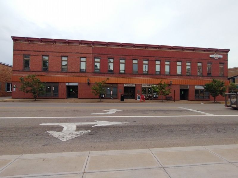 Brenner Building / Holmes County Office Building image. Click for full size.