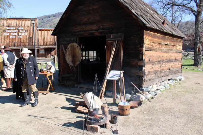 Miner�s Cabin, Marker & Original Miner image. Click for full size.