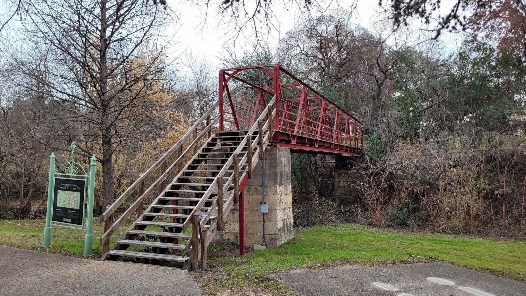 The view of the Bridge Over the San Antonio River from the west side of the river image. Click for full size.