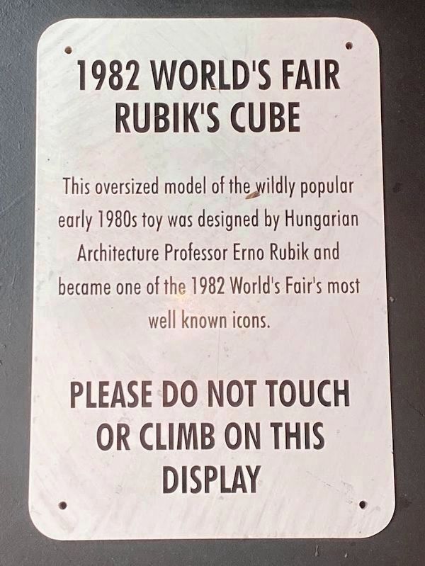 Informational plaque about the World's Fair Rubik's Cube image. Click for full size.