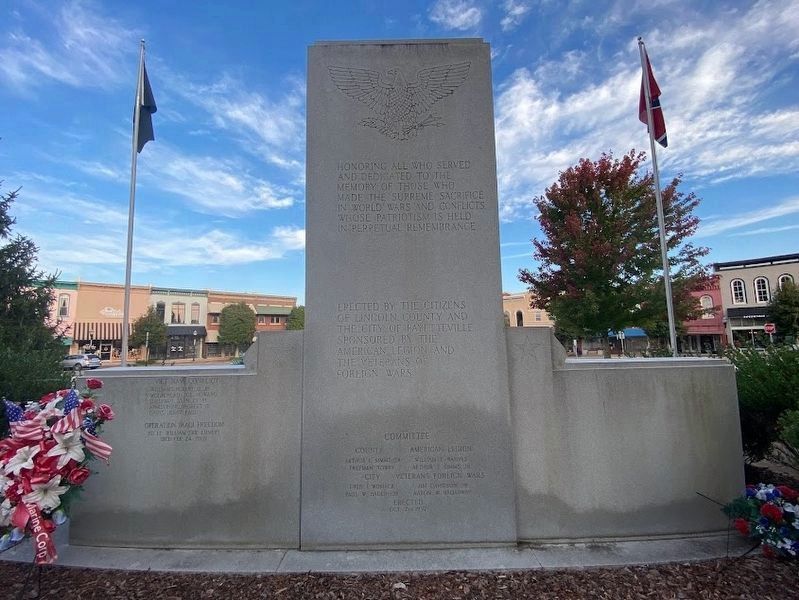 War Memorial for Lincoln County and City of Fayetteville image. Click for full size.