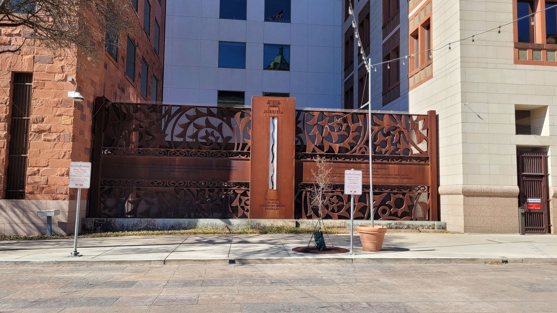 The view of the Justitia Wall and Marker image. Click for full size.