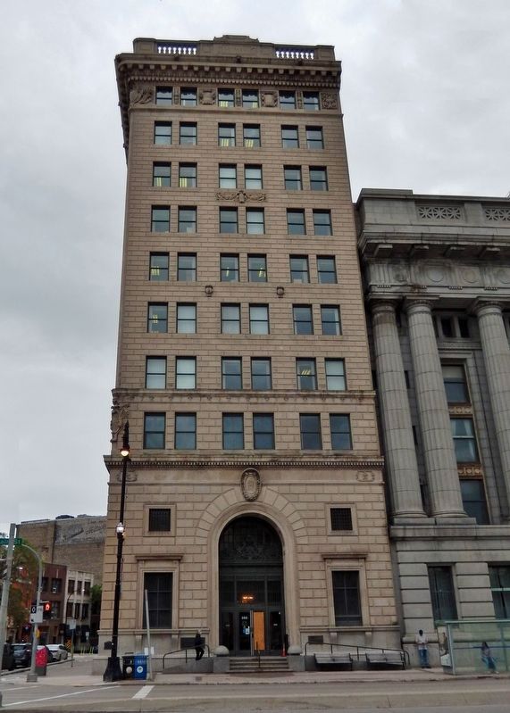Bank of Hamilton Building<br>(<i>west elevation</i>) image. Click for full size.