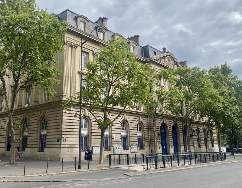 Commune de Paris / The Paris Commune Marker - wider view. Click for full size. Commune de Paris / The Paris Commune Marker - wider view image. Click for full size.