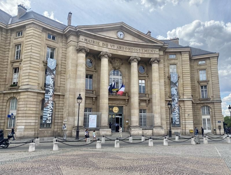 La Mairie du Ve Arrondissement / Fifth Arrondissement City Hall image. Click for full size.