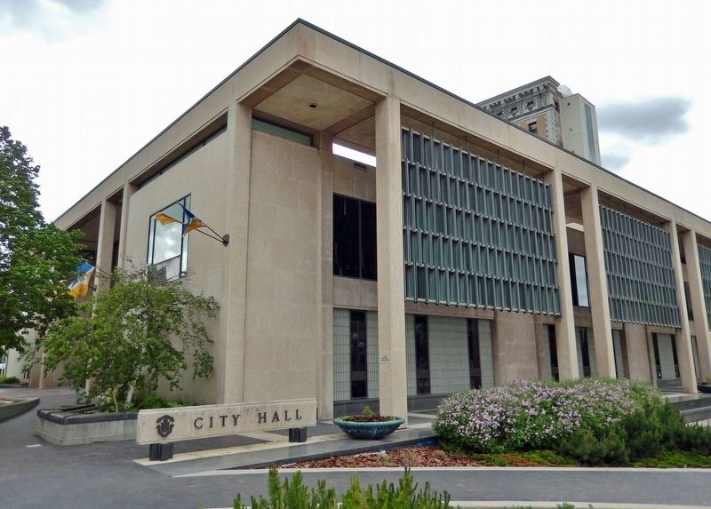 Winnipeg City Hall (<i>northwest elevation</i>) image. Click for full size.
