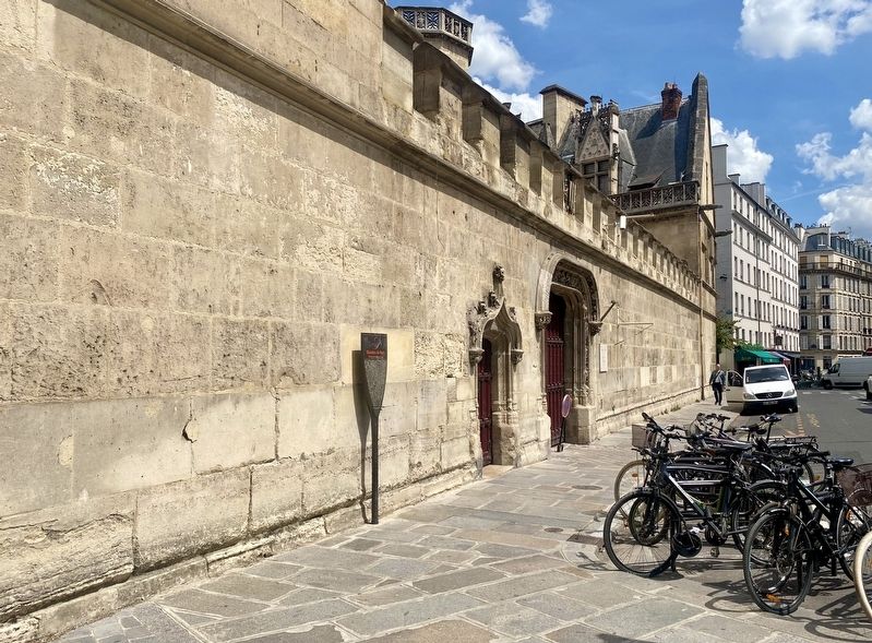 L’Hôtel des Abbés de Cluny Marker - wide view. Click for full size. L’Hôtel des Abbés de Cluny Marker - wide view image. Click for full size.