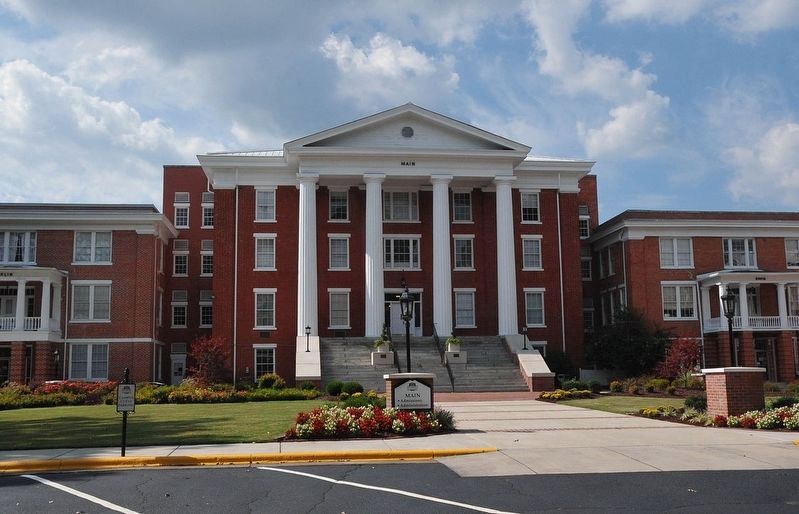 Louisburg College, Main Building image. Click for full size.