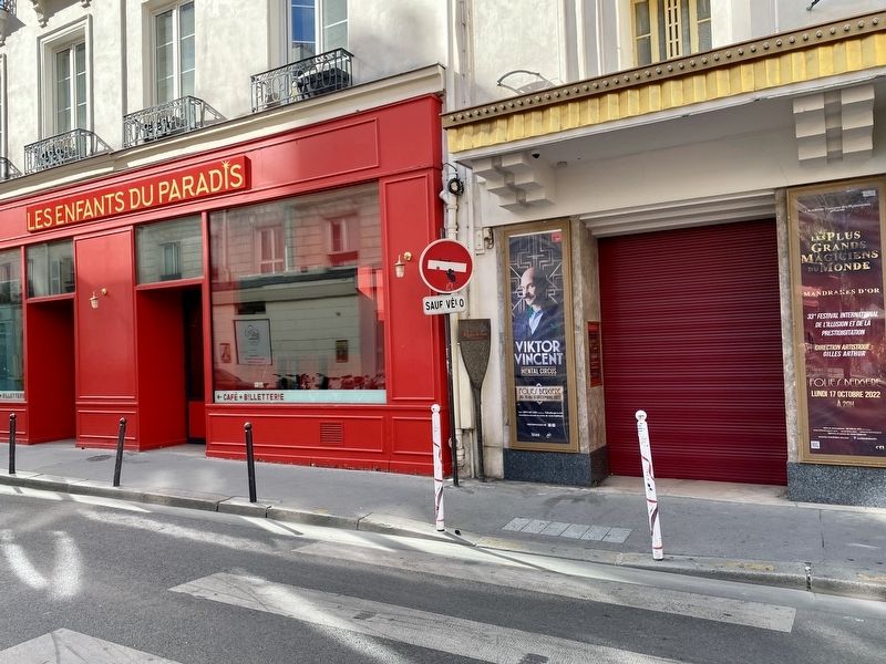 Les Folies-Berg�re Marker - wide view image. Click for full size.