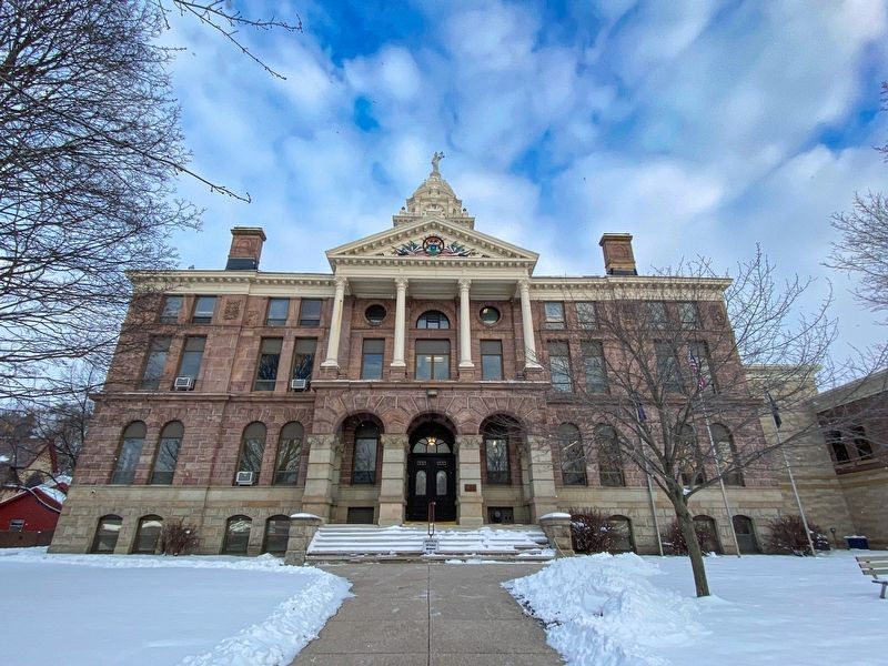 Ionia County Courthouse image. Click for full size.