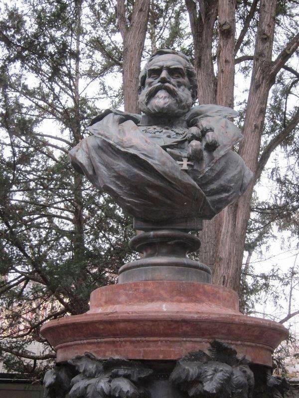 Von Siebold monument, W�rzburg image. Click for full size.