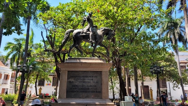 The Simón Bolivar statue at the center of the park. Click for full size. The Simón Bolivar statue at the center of the park image. Click for full size.
