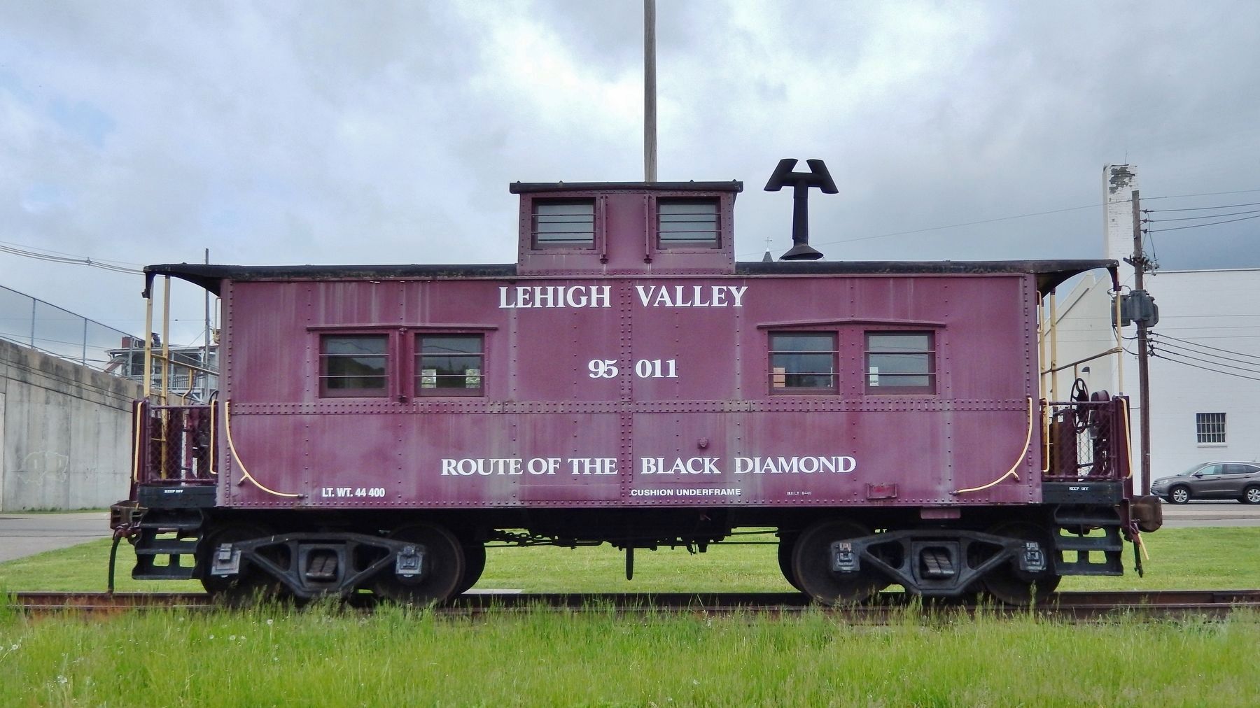 Lehigh Valley Railroad Sayre-Built "Northeastern Style" Caboose #95011 image. Click for full size.