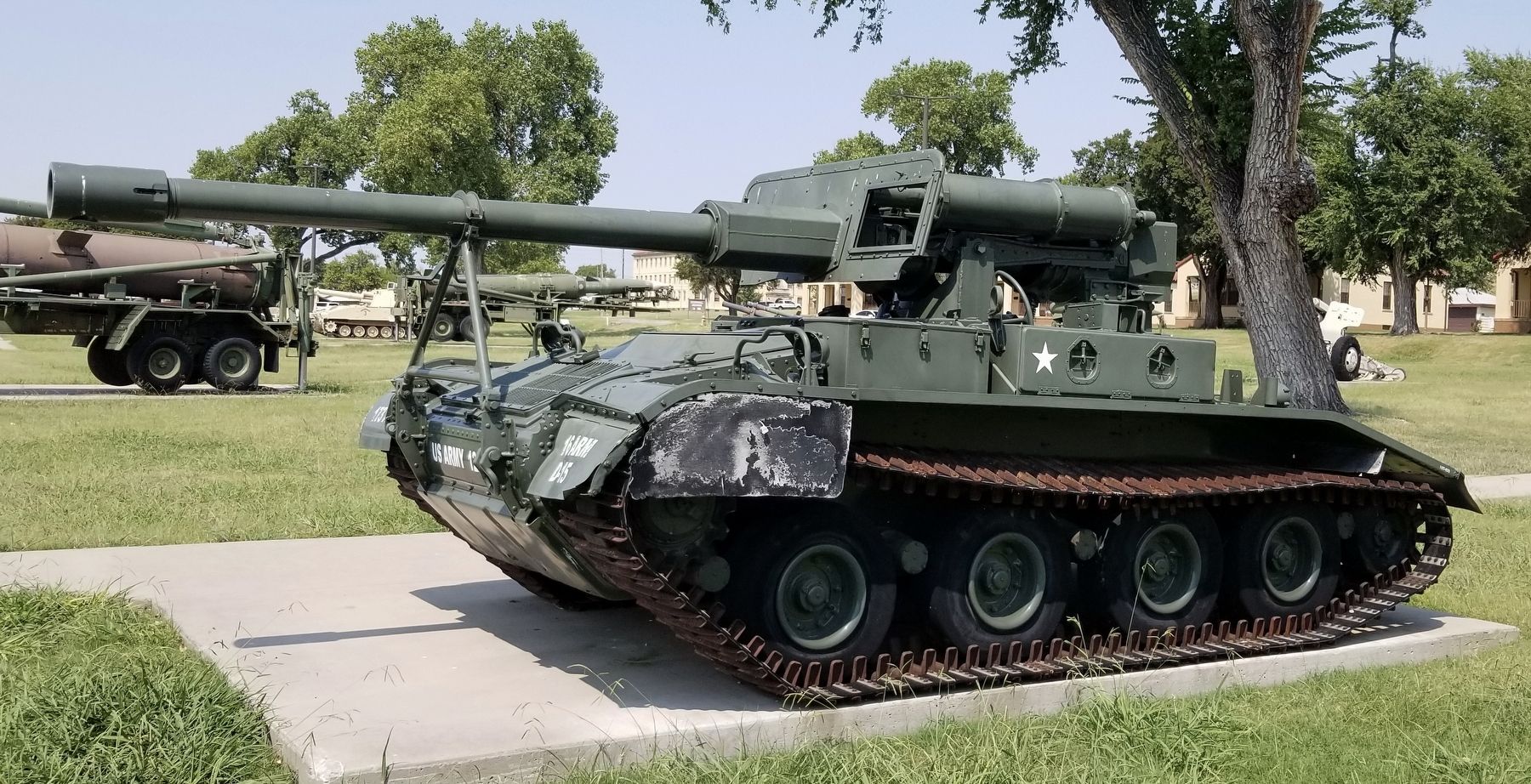 The side view of the U.S. M56 90mm Self-Propelled Gun Scorpion image. Click for full size.