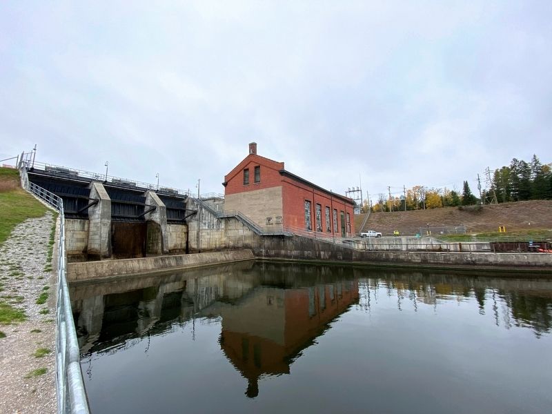 Five Channels Dam image. Click for full size.