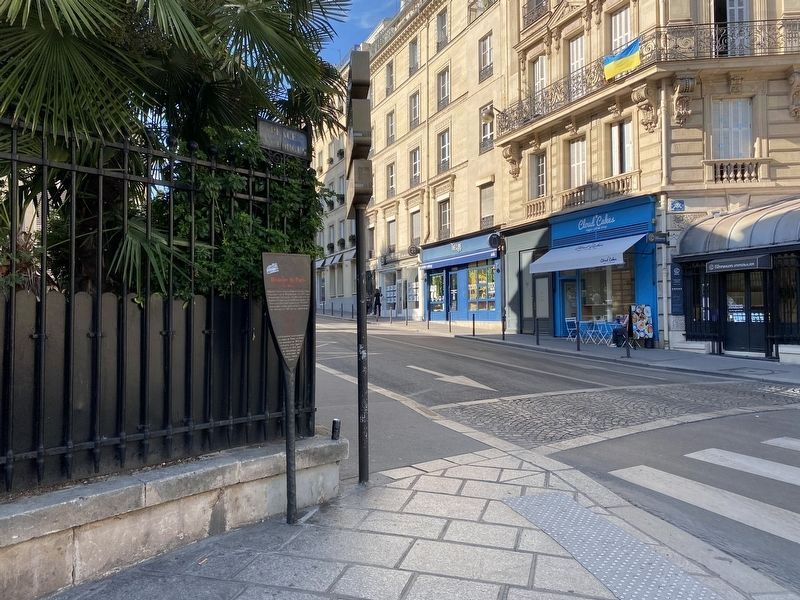 Hôtel Thiers Marker - wide view. Click for full size. Hôtel Thiers Marker - wide view image. Click for full size.