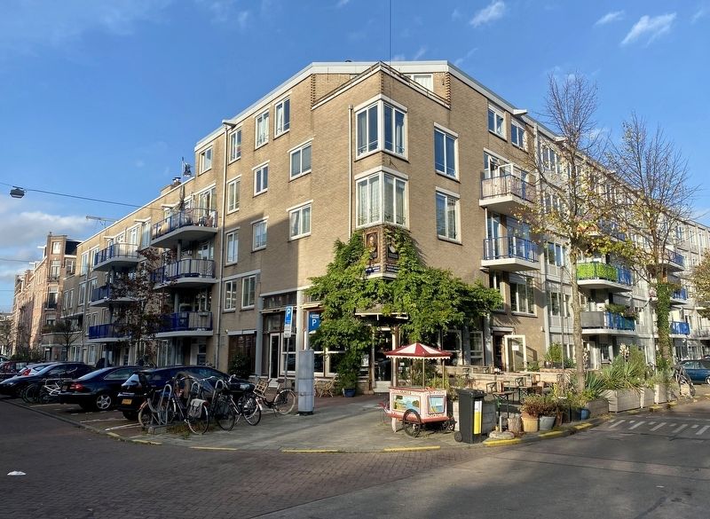 Frederik Hendrik van Oranje Marker - wider view image. Click for full size.