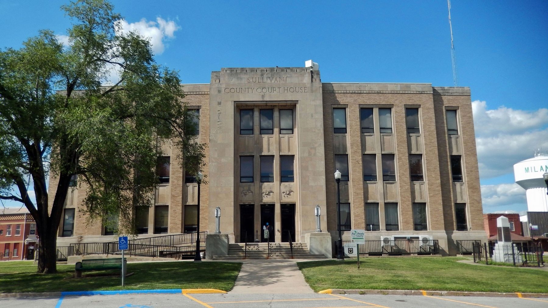 Sullivan County Courthouse (<i>south/front elevation</i>) image. Click for full size.