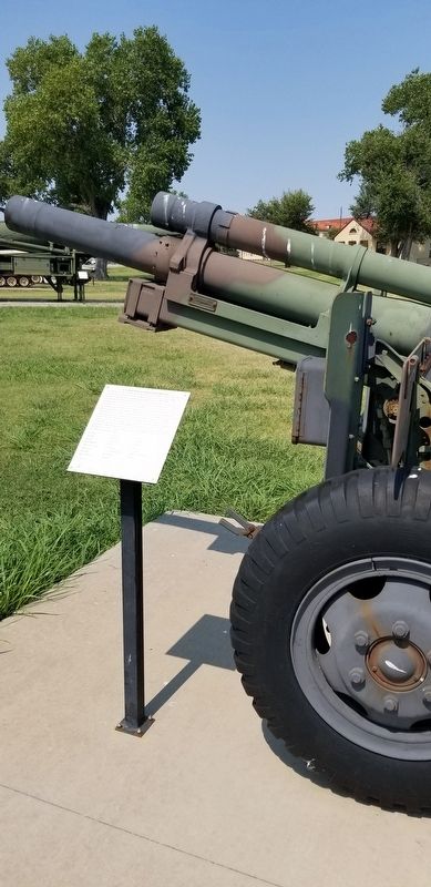 The front of the U.S. M2A1/M101A1 105mm Towed Howitzer and Marker image. Click for full size.