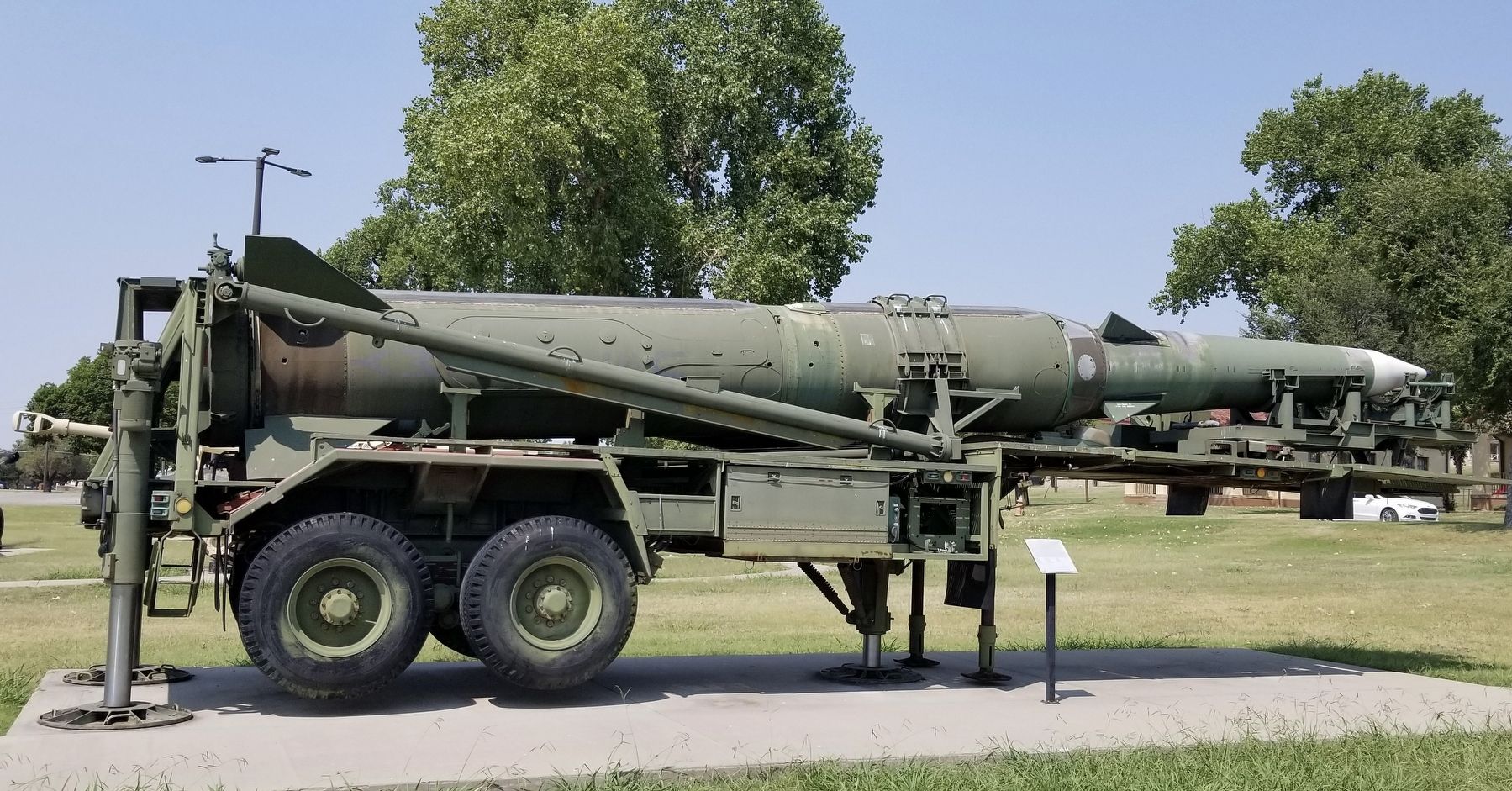 The side view of the U.S. MGM-31A Pershing II and Marker image. Click for full size.