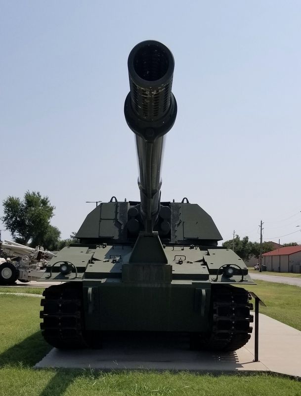 The front view of the U.S. XM2001 Crusader 155mm Self-Propelled Howitzer image. Click for full size.